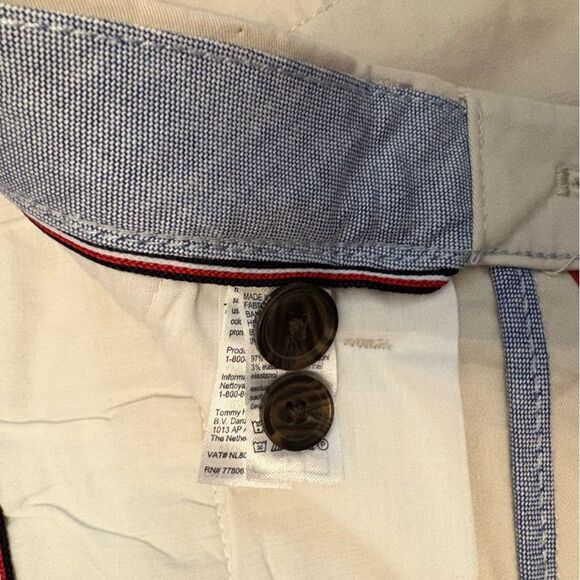 TOMMY HILFIGER Classic Fit Chino Shorts Khaki Beige Size 30 - Picture 4 of 6